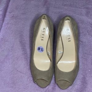Guess peep toe
